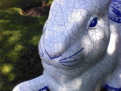 Close-up of Ear Ye Ear Ye showing the artist's rendering of the crackled glaze. (Photo: Shala Howell)