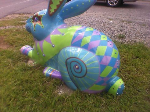 Side From the side, you can see the purplish star painted around Jester's eye, the beads along his argyle spine, and the swirl on his left flank.