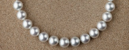 A strand of silver South Sea pearls. (Photo: Mikura.com)