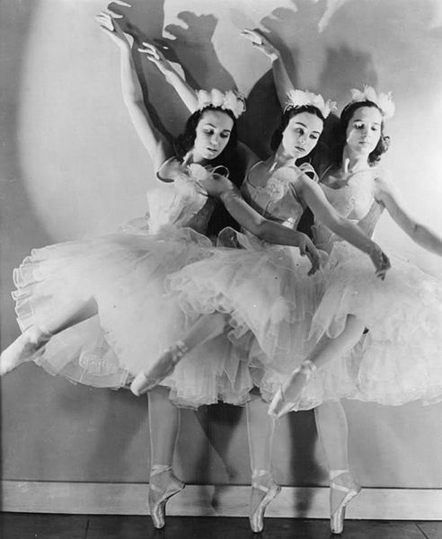 The Ballet Russe de Monte Carlo performing The Nutcracker in 1940. (via Wikipedia)